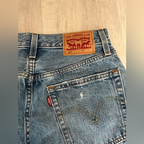 Levi’s 501 straight jeans with distressing - Picture 12 of 12